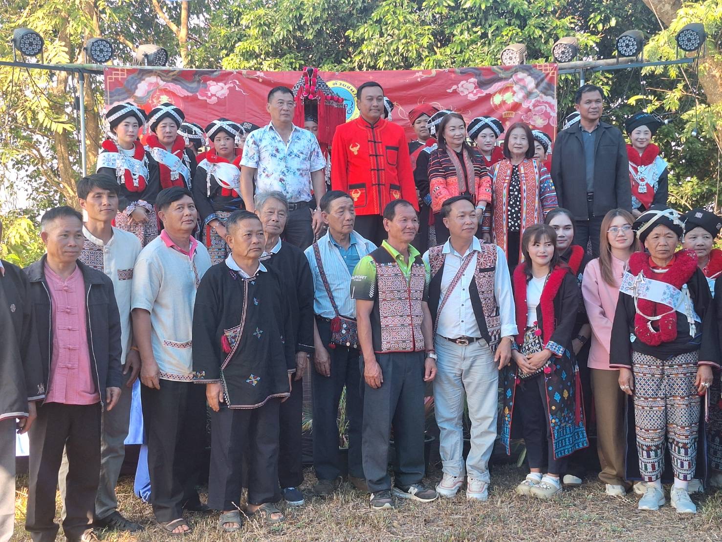 พช.เมืองเชียงราย ร่วมโครงการสืบสานวัฒนธรรมประเพณีปีใหม่อิ้วเมื่ยน ส่งเสริมผ้าชาติพันธุ์และสินค้าชุมชนบ้านภูฟ้า