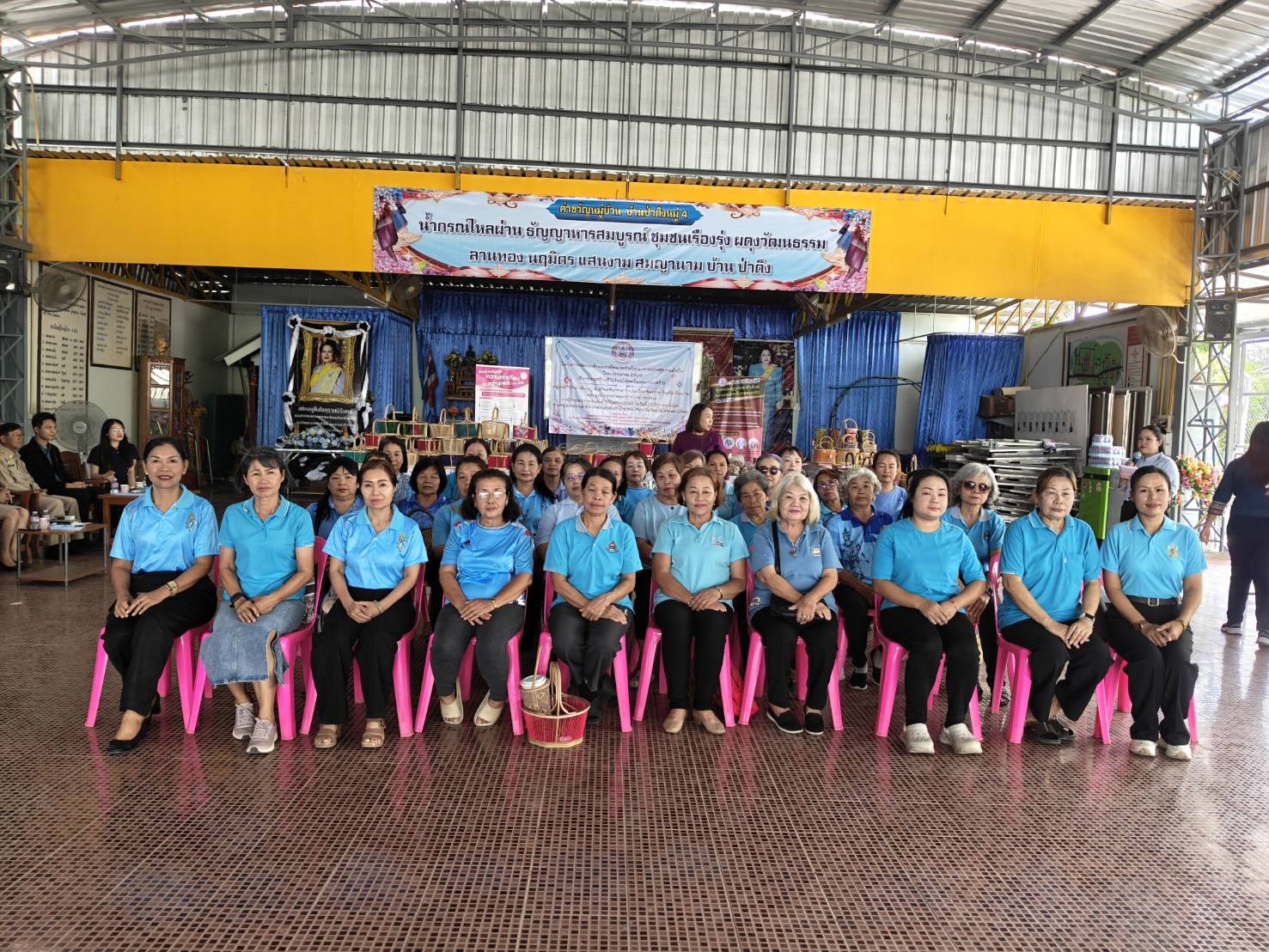 พช.เมืองเชียงราย ร่วมพิธีเปิดการอบรมโครงการพัฒนาทักษะอาชีพแก่ครัวเรือนเปราะบางสู่ความยั่งยืน กิจกรรมสร้างชีวิตใหม่ให้สตรีและครอบครัว หลักสูตรการสานตะกร้าจากหวายเทียม